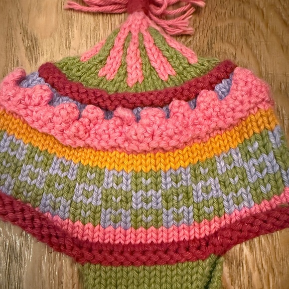 Pink and Green Layered Crochet Hat w Scalloped Edges 100% Cotton Made in Nepal - Picture 4 of 4